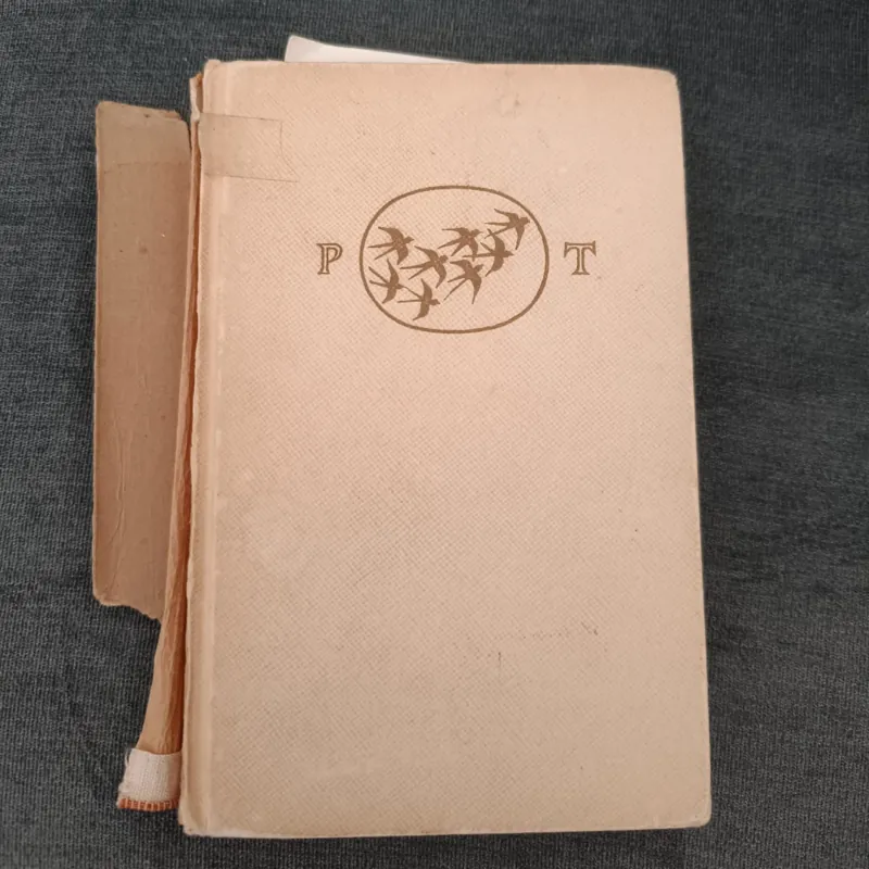 Ejemplar antiguo de «Rimas y Leyendas», de Bécquer